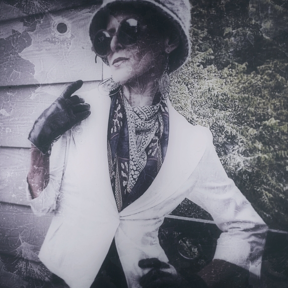 Meet your Posher, Lisa - Picture 14 of 15